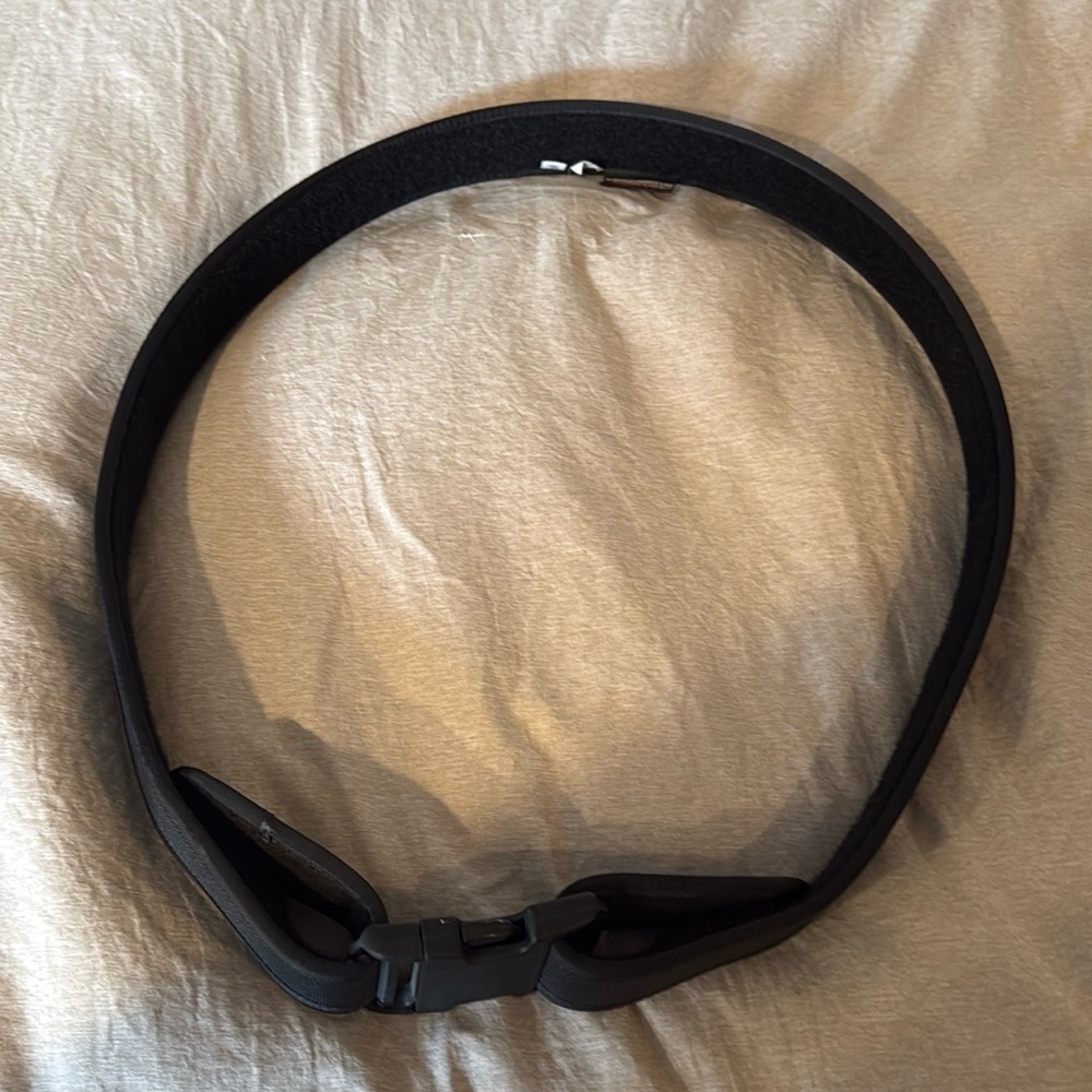 Like new Bianchi Accumold nylon duty belt.  This is the thinner version at 1.75”